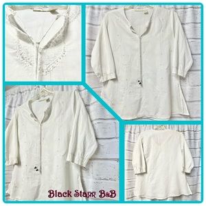 Casual oversized Embroidered White Ladies Top. Sz Md